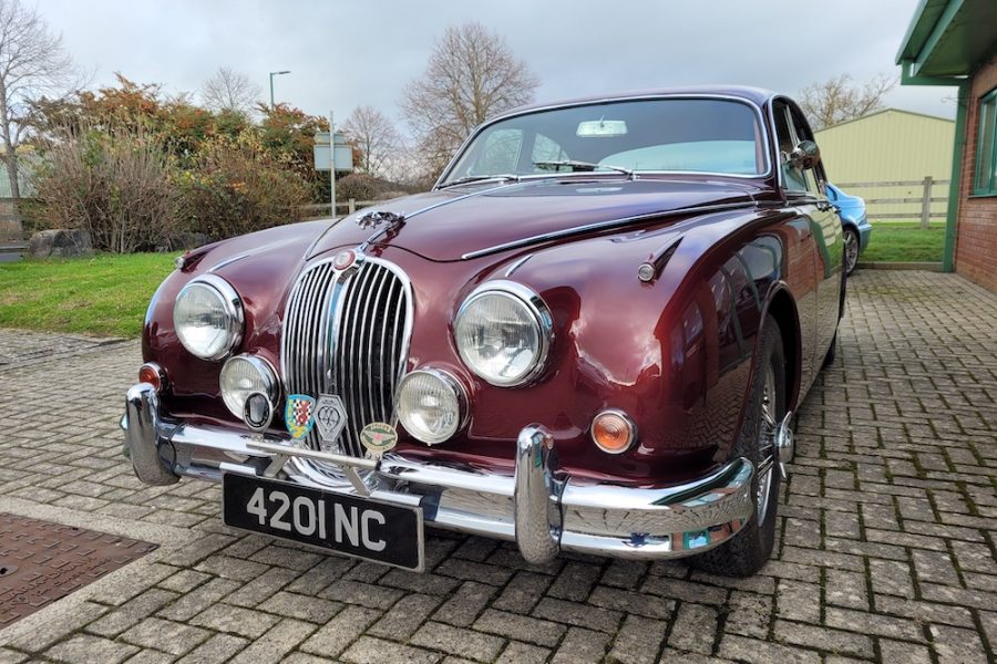 1961 Jaguar MK11 - 1