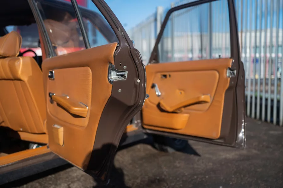 1970s Mercedes W123 200 - 26