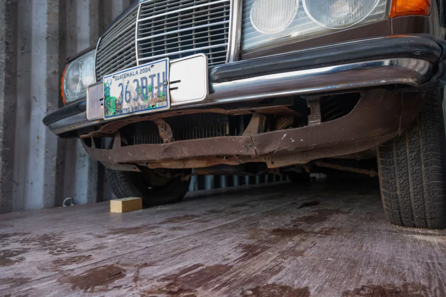 1970s Mercedes W123 200 - 6