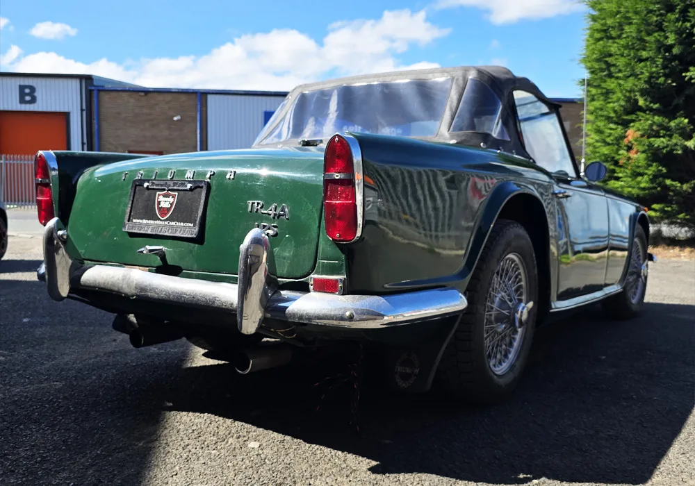 1966 Triumph TR4 IRS | Classic Car Restoration | Carrosserie
