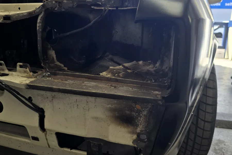 1987 Ford Capri 2.8i - 15th August 2025 - Classic Car Restoration - Carrosserie - 10