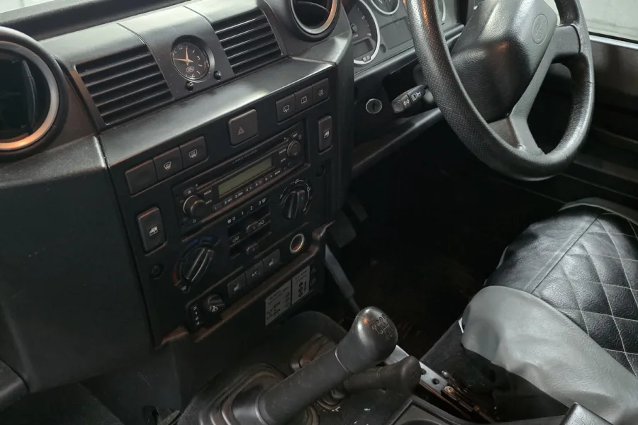 2012 Land Rover Defender - 12th September 2025 - Classic Car Restoration - Carrosserie - 23