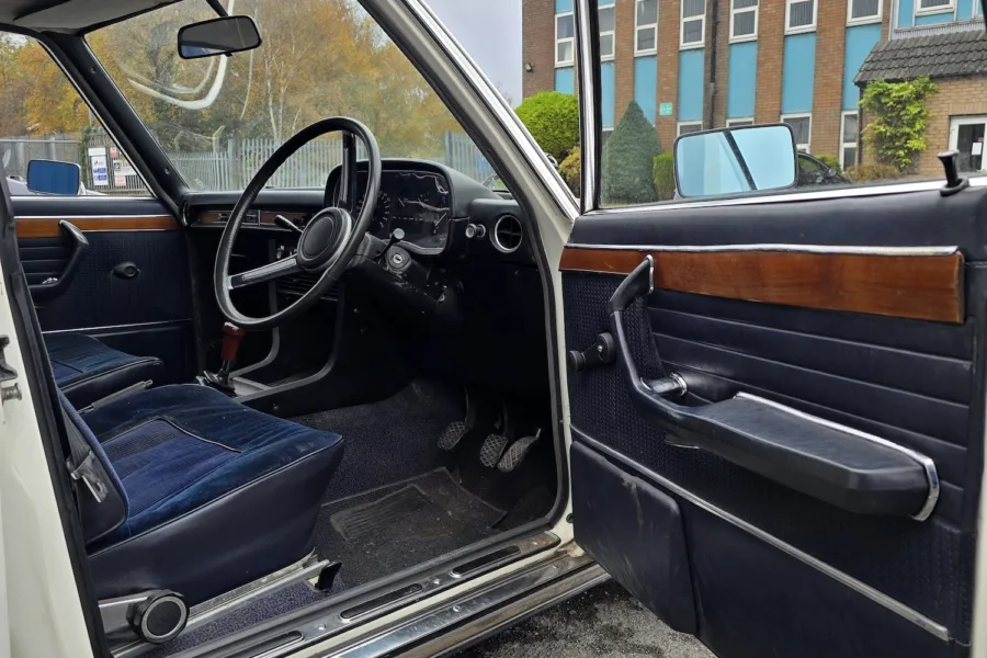 1971 BMW 3.0 CS - 7th November 2025 - Carrosserie - 21