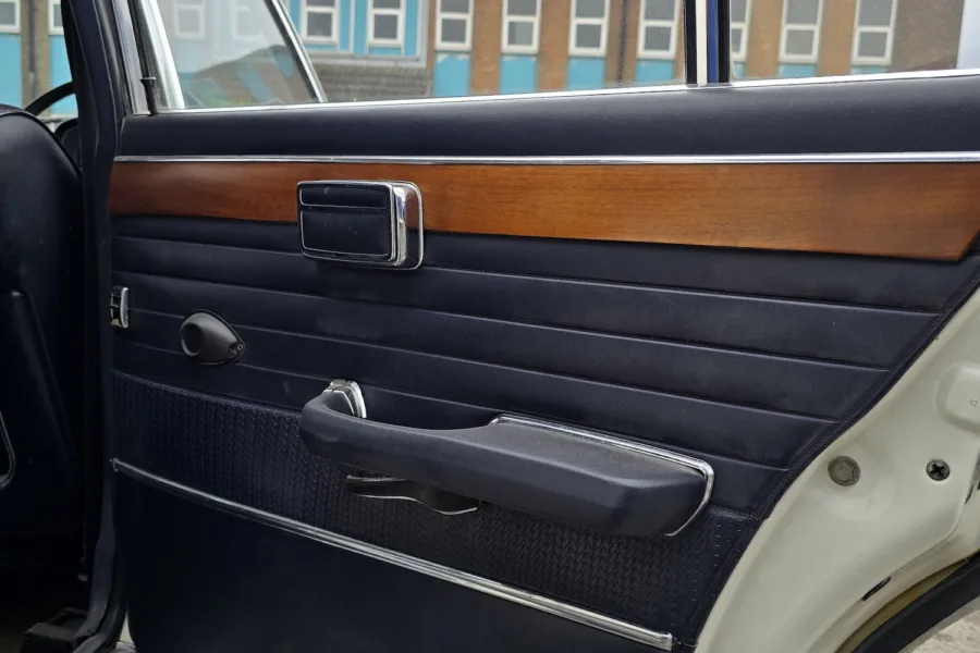 1971 BMW 3.0 CS - 7th November 2025 - Carrosserie - 33