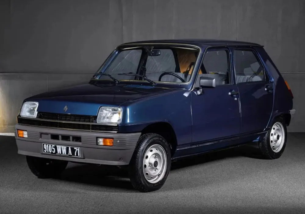Not-comfortable-driving-Classic-Car-Restoration-Blog-Carrosserie